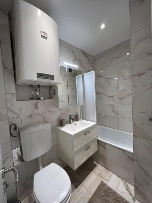 Neue Wohnung Neben Der Meduni Und Dem Lkh Graz Exterior foto
